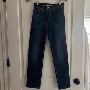 Like new Levi’s Wedgie straight Jean, size 24